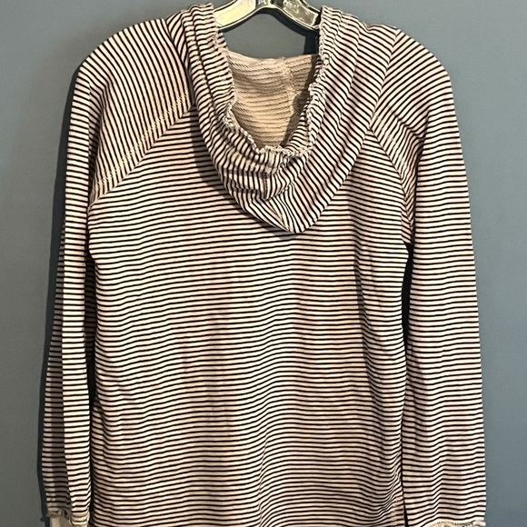 SELLING TOP LOUISVILLE CARDINALS FOR WOMEN SIZE SMALL COLOR BLACK/GRAY BNWT - Picture 3 of 14